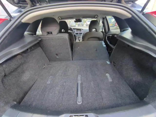 Volvo V40 1.6 T2 Kinetic 2015 Benzine 30
