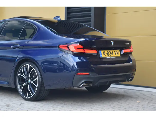 BMW 5 Serie 530i High Executive 2021 Benzine 4