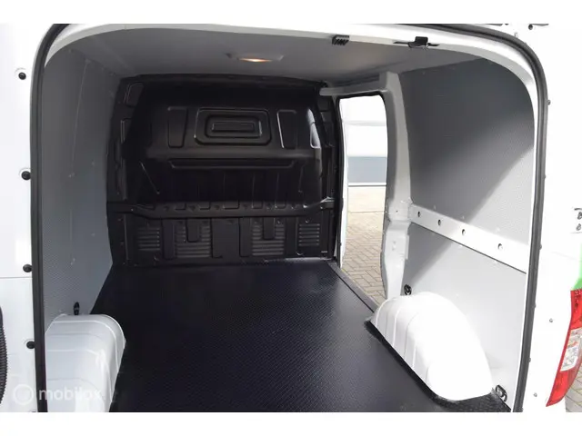 Maxus eDeliver3 SWB 53 kWh 2021 Elektrisch 10