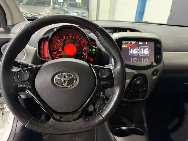 Toyota Aygo 1.0 VVT-i x-play 2017 Benzine 7