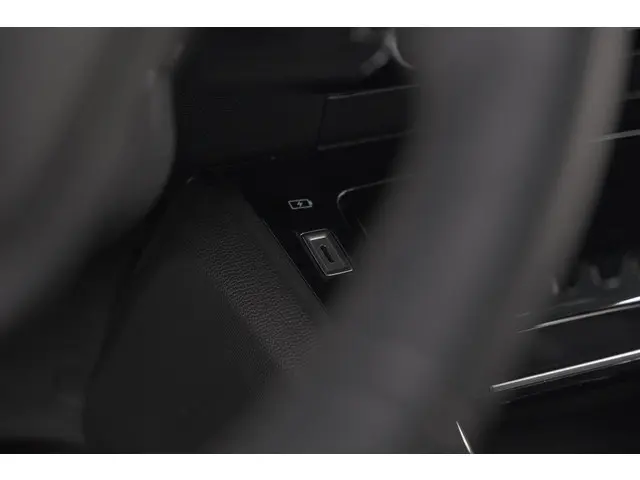 Peugeot 208 PureTech 100 Allure 2022 Benzine 37