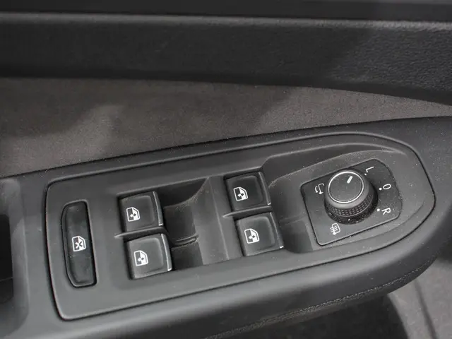 Volkswagen Golf 1.5 eTSI 150pk DSG Style 2023 Benzine 23