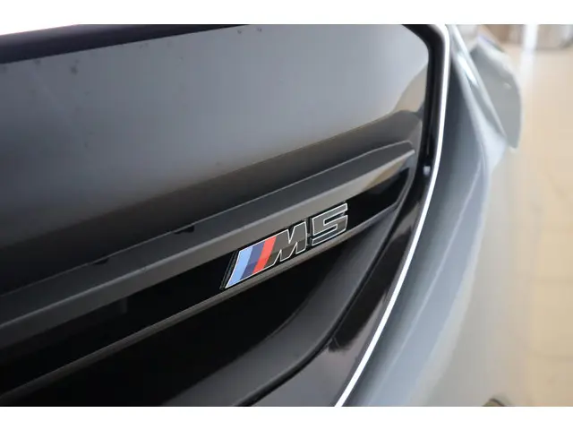 BMW M5 Sedan 2025 Hybride Benzine 29