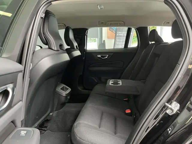 Volvo V60 2.0 B3 Momentum Advantage 2021 Benzine 17
