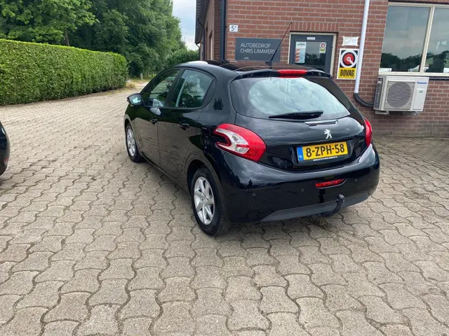 Peugeot 208 1.2 VTi Allure 2014 Benzine 8