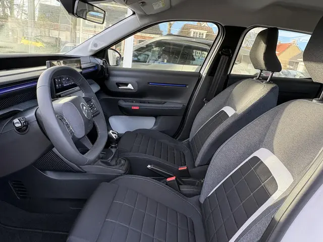 Citroën C3 1.2 Turbo 100pk Plus 2025 Benzine 21