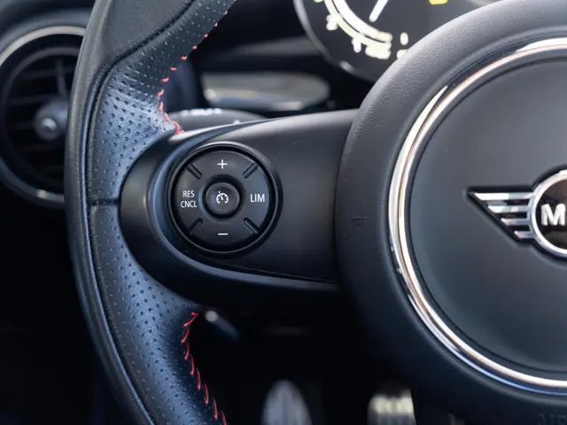 MINI 3-Deurs Cooper 2021 Benzine 23