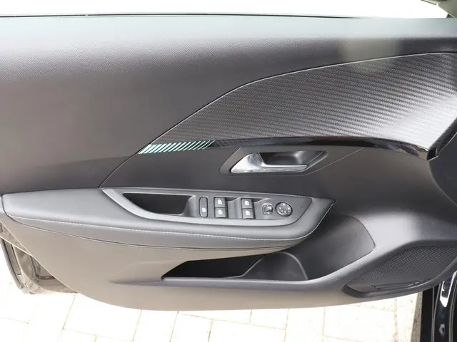 Peugeot 208 1.2 PureTech 101pk Allure Pack 2023 Benzine 14