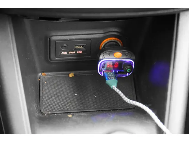 Kia Venga 1.6 CVVT AUTOMAAT PANO 2015 Benzine 18