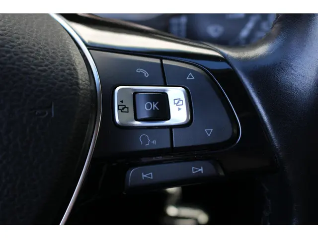 Volkswagen T-Roc 1.5 TSI Sport 2018 Benzine 18