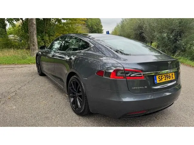 Tesla Model S 75D Base 2018 Elektrisch 4