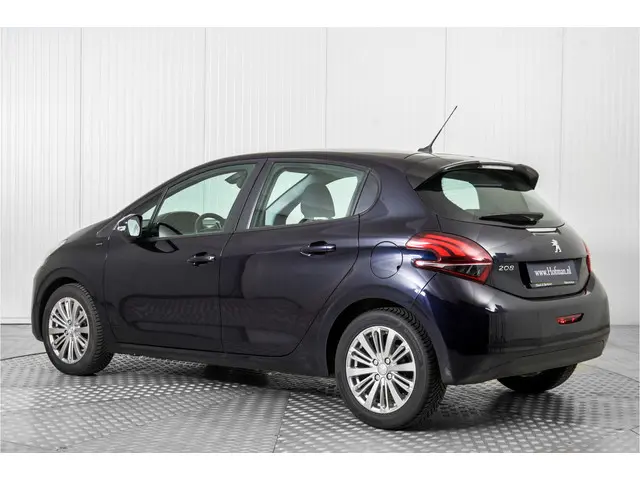 Peugeot 208 1.2 PureTech Signature 2019 Benzine 6