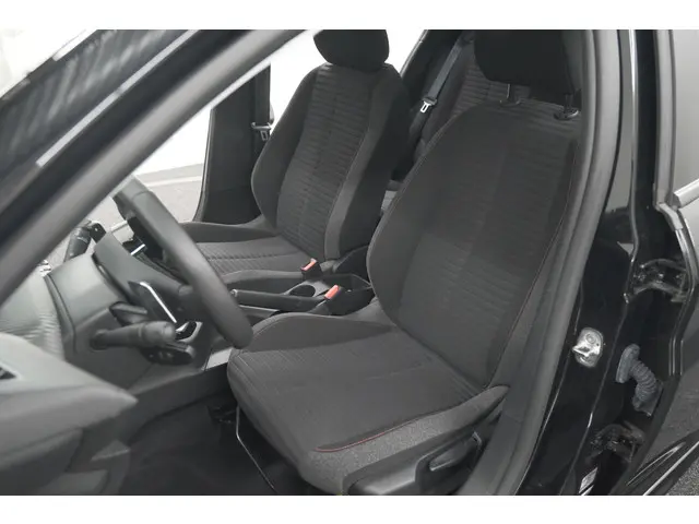 Peugeot 208 PureTech 100 EAT8 Active Pack 2023 Benzine 24