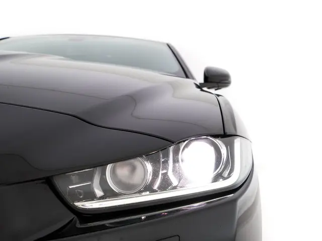 Jaguar XE 2.0 D R-Sport-Pack 2017 Diesel 28