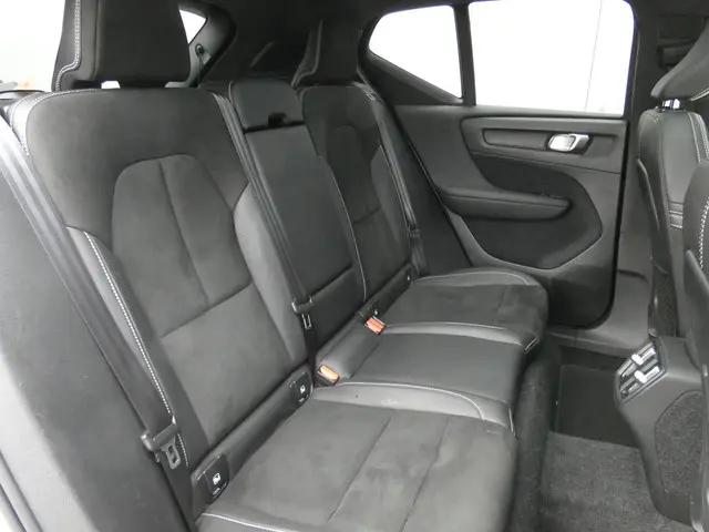 Volvo XC40 2.0 T5 AWD R-Design 2018 Benzine 23