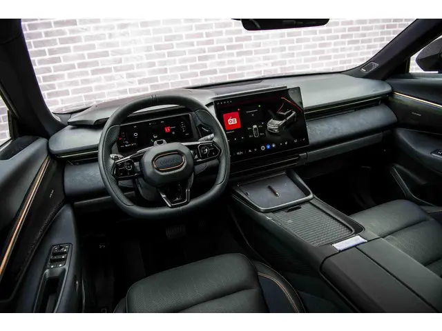 Lynk & Co 08 Plug-in Hybrid More 2025 Hybride Benzine 12