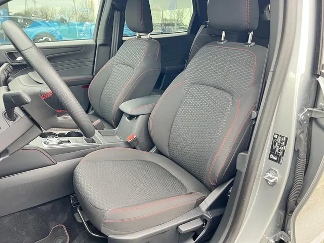 Ford Kuga 2.5 FHEV ST-Line 2024 Hybride Benzine 31