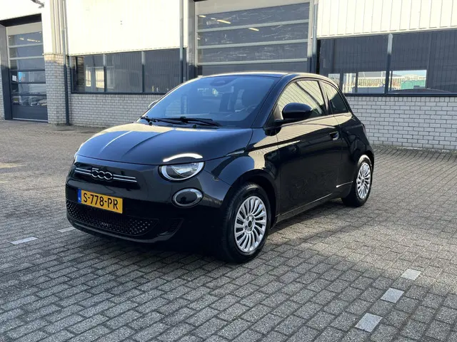Fiat 500e 42 kWh 2023 Elektrisch 46