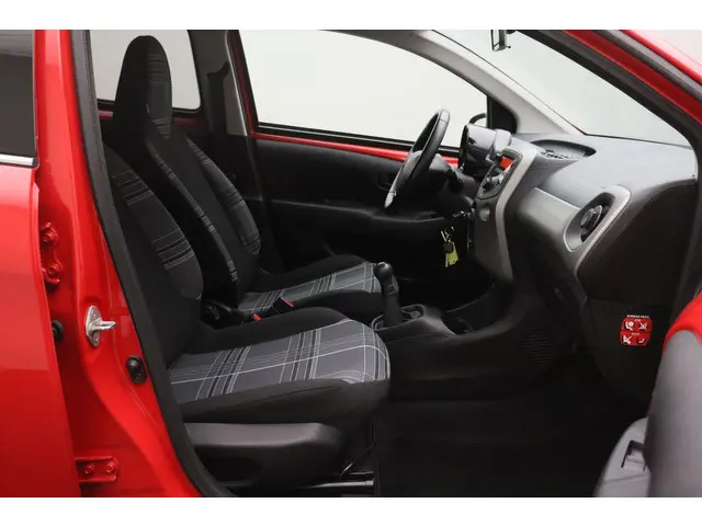 Peugeot 108 1.0 e-VTi Active 2018 Benzine 12