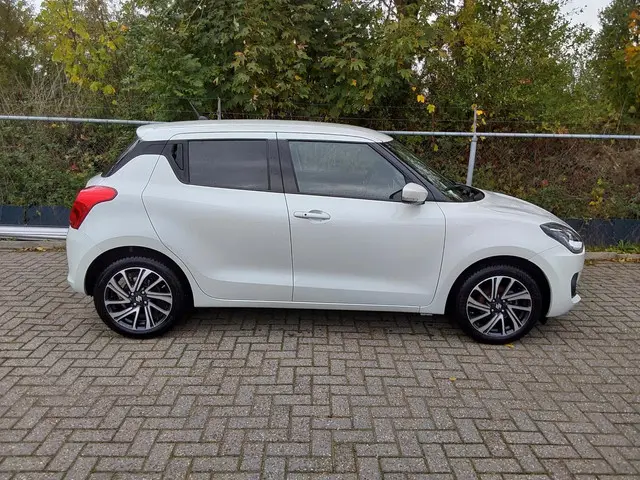 Suzuki Swift 1.2 Style Smart Hybrid 2023 Hybride Benzine 4