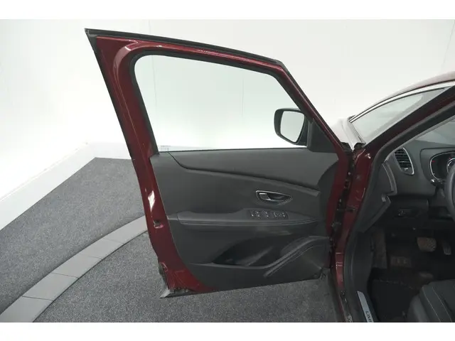 Renault Scénic TCe 140 EDC Limited 2019 Benzine 83