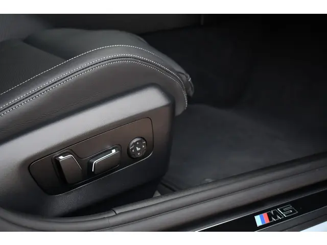 BMW M5 Touring 2025 Hybride Benzine 57