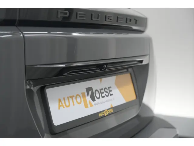 Peugeot 2008 PureTech 100 Allure 2024 Benzine 26