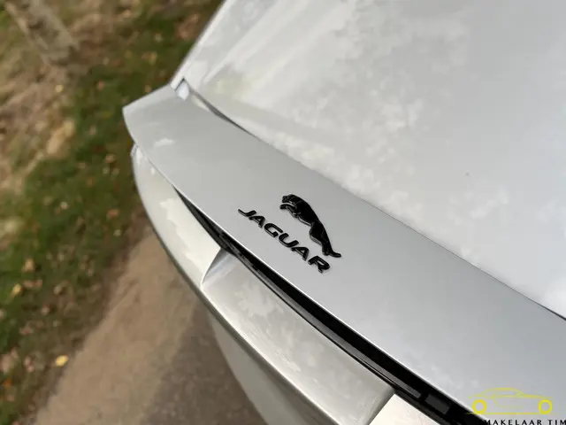 Jaguar F-Type P450 RWD R-Dynamic Black 2021 Benzine 38