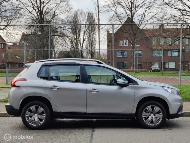 Peugeot 2008 1.2 PureTech Blue Lion 2018 Benzine 6