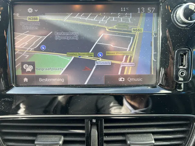 Renault Clio Estate 0.9 TCe Limited 2018 Benzine 10