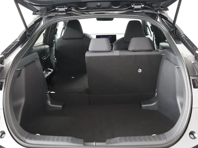 Toyota C-HR 1.8 Hybrid 140 Dynamic 2025 Hybride Benzine 24