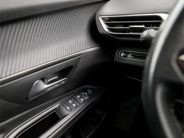 Peugeot 5008 1.2 PureTech Sport 7 Persoons 2019 Benzine 23