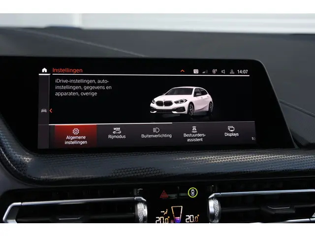 BMW 1 Serie 118i Executive Sportline Aut. 2021 Benzine 39