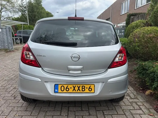 Opel Corsa 1.4-16V Anniversary Edition 2012 Benzine 5