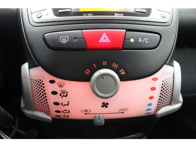 Peugeot 107 1.0 Envy 2013 Benzine 11