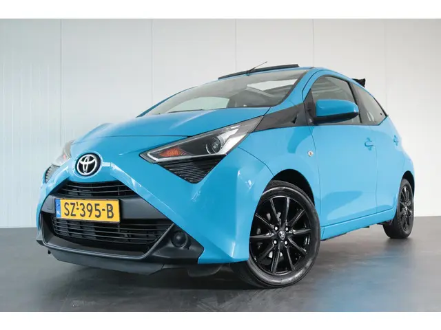 Toyota Aygo 1.0 VVT-i x-play Cabrio, 2019 Benzine 18