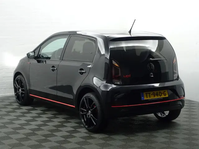 Volkswagen up! 1.0 BMT R Line- 2018 Benzine 5