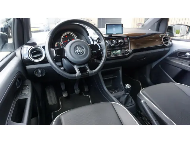 Volkswagen up! 1.0 75pk 5Drs Street Up! 2015 Benzine 8