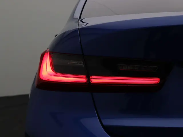 BMW 3 Serie Sedan 330e 2025 Hybride Benzine 9