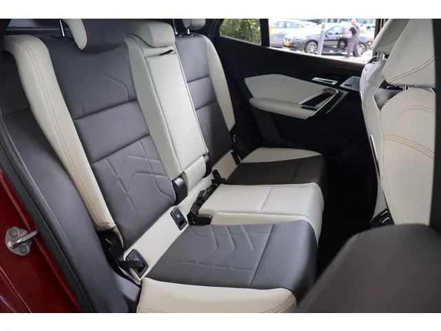 BMW iX2 xDrive30 2025 Elektrisch 8