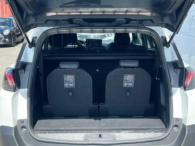 Peugeot 5008 1.2 PureTech Allure 2024 Benzine 7