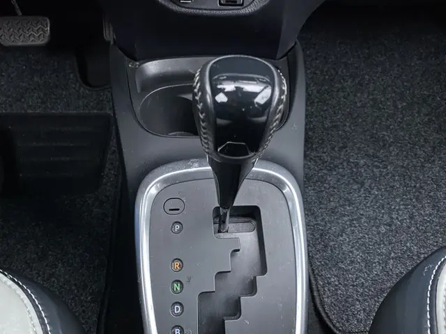 Toyota Yaris 1.5 Hybrid Dynamic 2019 Hybride Benzine 24