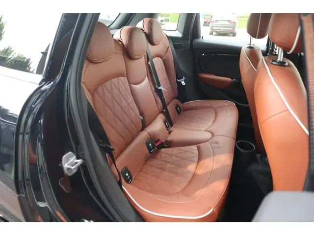 MINI 5-Deurs Cooper 2021 Benzine