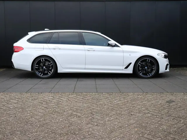 BMW 5 Serie Touring 520i High Executive 2019 Benzine 4