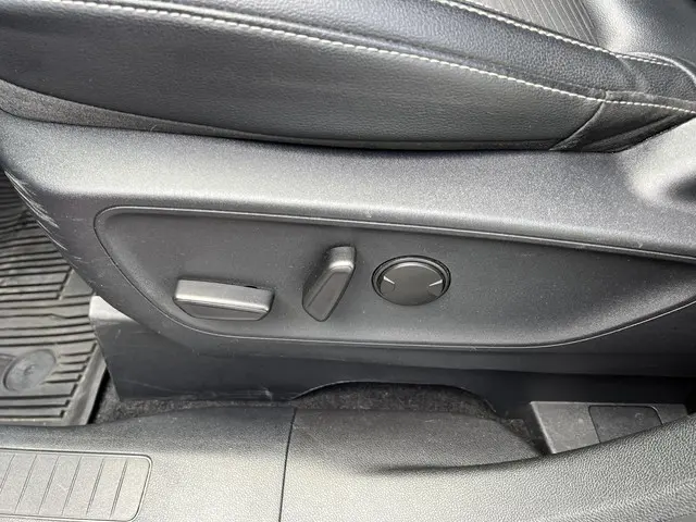 Ford Kuga 2.5 PHEV Titanium 2022 Hybride Benzine 36