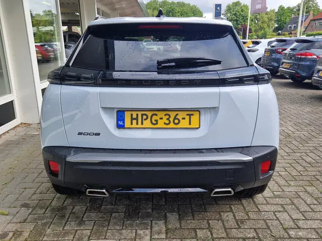 Peugeot 2008 1.2T Automaat 130pk Allure 2024 Benzine 4