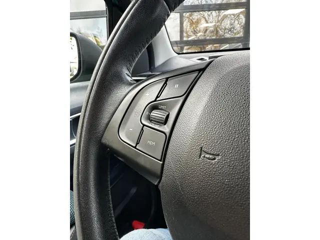 Citroën C4 Cactus 1.2 PureTech Business 2015 Benzine 16