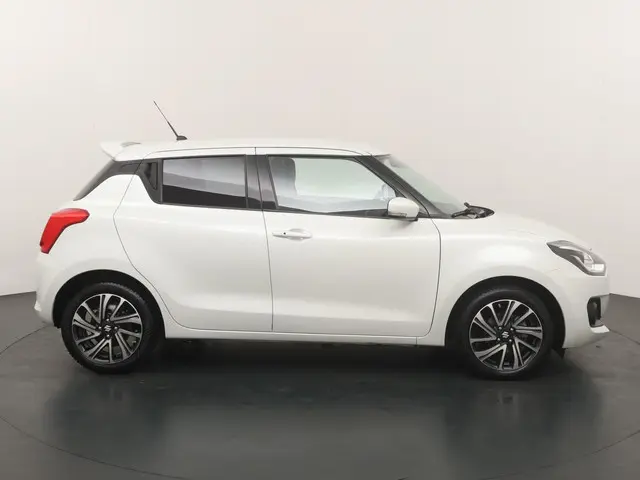 Suzuki Swift 1.2 Style Smart Hybrid 2023 Benzine 6