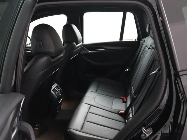 BMW X3 xDrive30e High Executive 2022 Hybride Benzine 7