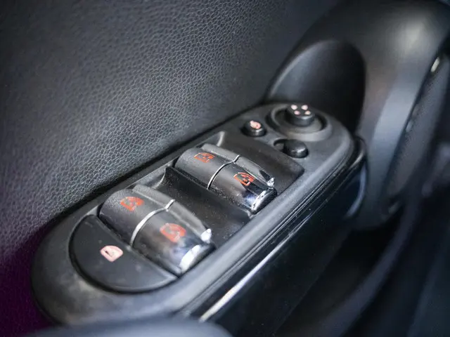 MINI 5-Deurs Cooper Aut. 2020 Benzine 25
